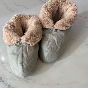 Restoration Hardware Kids Slippers in Gray and Cream - fits size 9-13. NEW